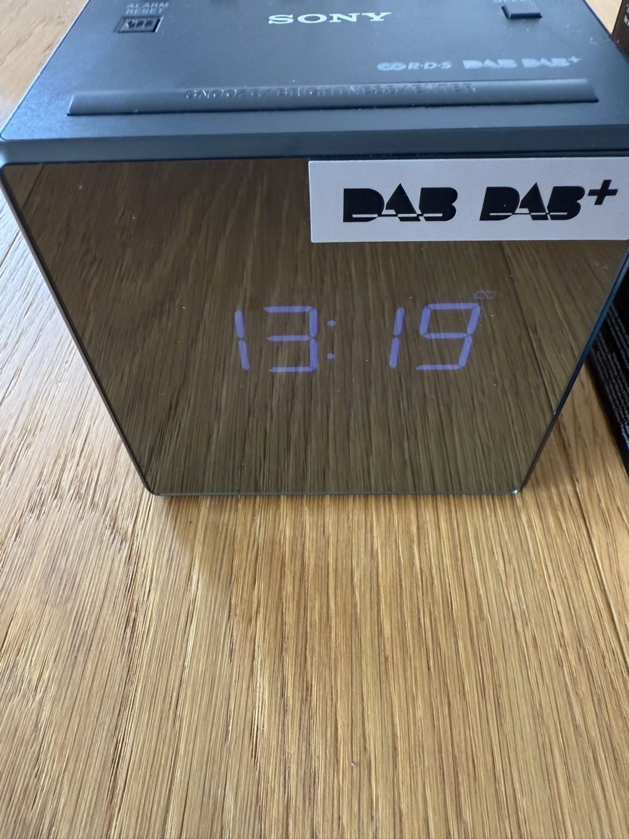 Sony Radio: Sony Radiowecker XDR-C1DBP DAB/FM - Top Zustand! – Nuovo e nell'imballaggio originale da Bern venduto da HBYISIS 2