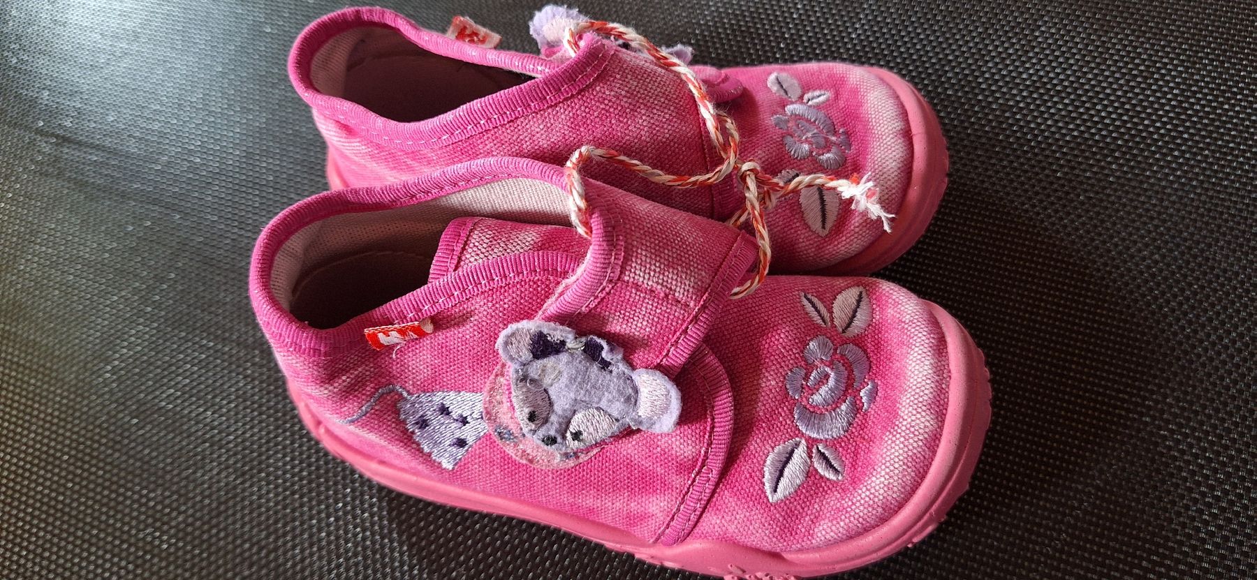 Schuhe für Mädchen: Hausschuh – Gebraucht aus Oberägeri von Runningiceman