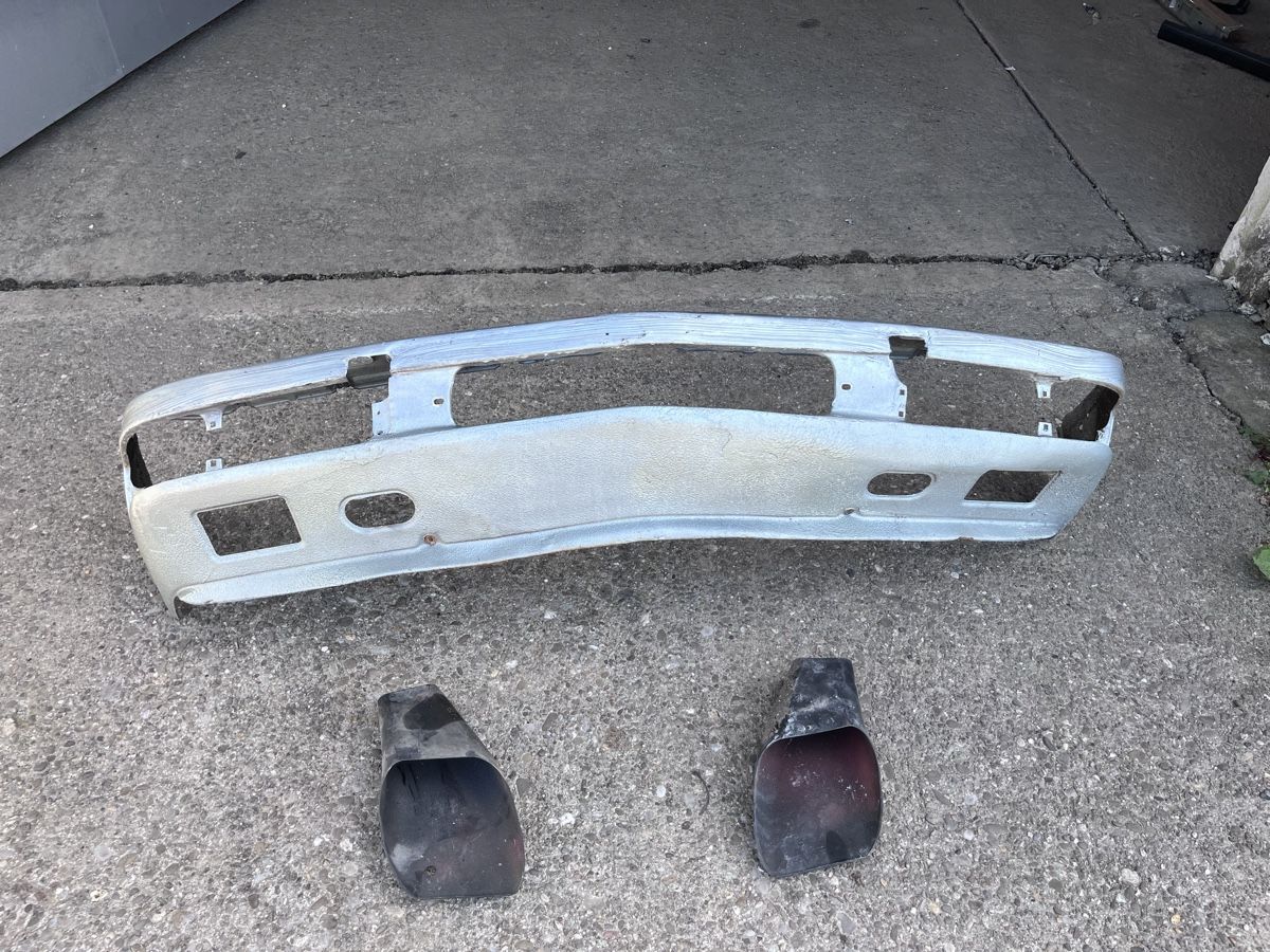 BMW Tutti pezzi di ricambio auto: BMW E28 Frontblech – Usato da Aegerten venduto da Lilly911