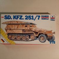 30 ... Sd.Kfz. 251/7 Pioneer ... Esci 8343