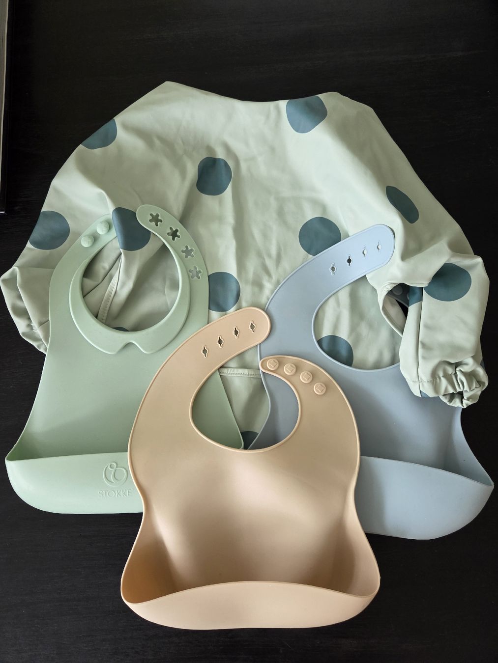 Baby-Mahlzeiten: Silicon bibs & 1 full body bib – Gebraucht aus Zollikon von kkl_92w7