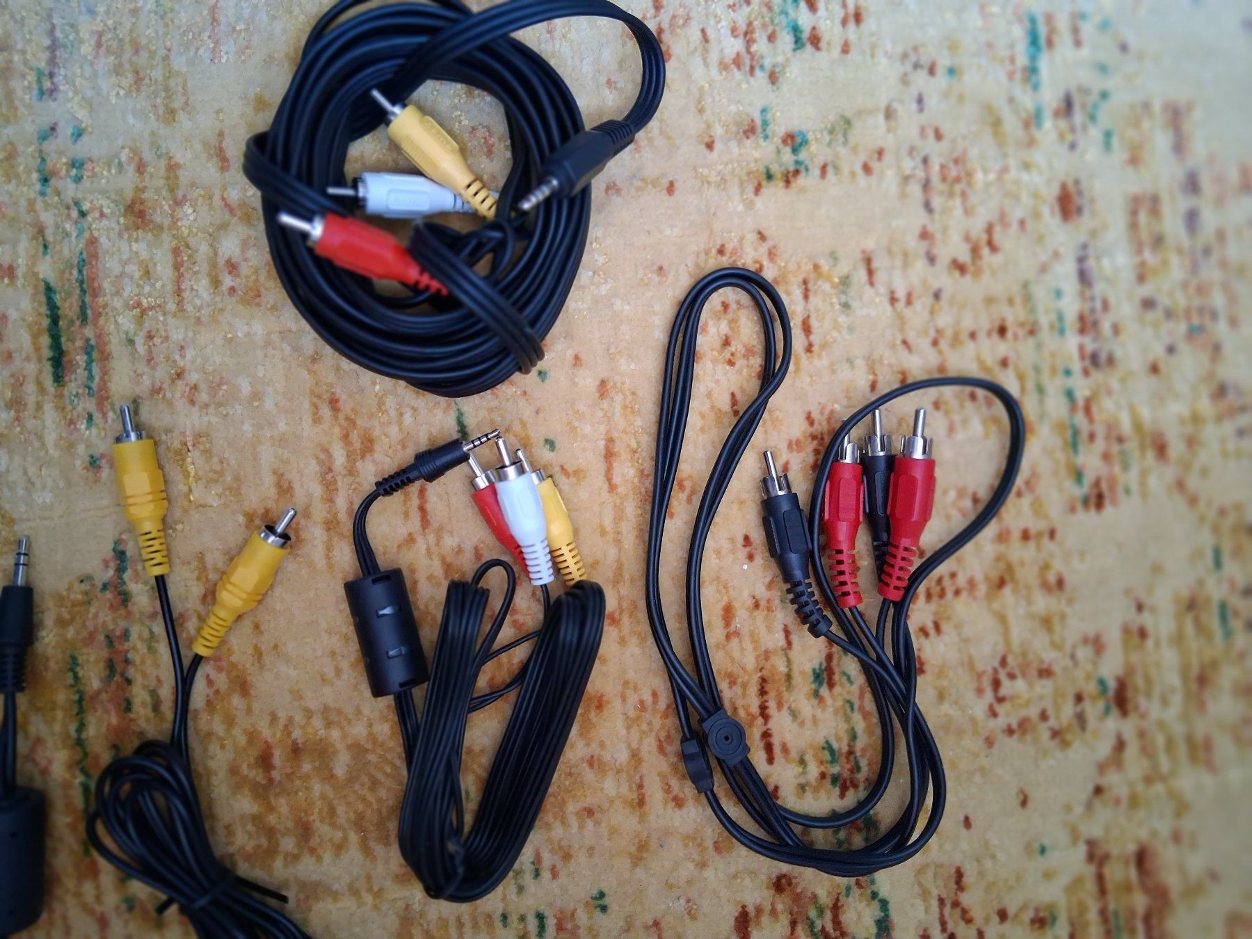Cavi: Lot de câbles audio/vidéo RCA / Jack 3.5mm  etc. – Usato da Aigle venduto da Marcagapit 2