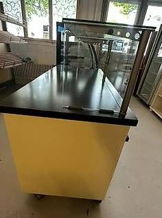 Allestimento di negozi e stand fieristici: Verkaufstheke auf Räder – Usato da Münsingen venduto da Rosebeck 2