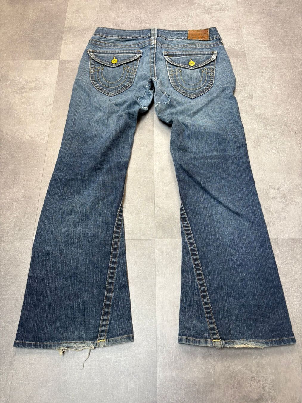 True Religion Jeans: True Religion Bootcut Flared Jeans - Grösse M/30 – Usato da Werdenberg venduto da hase.vintage