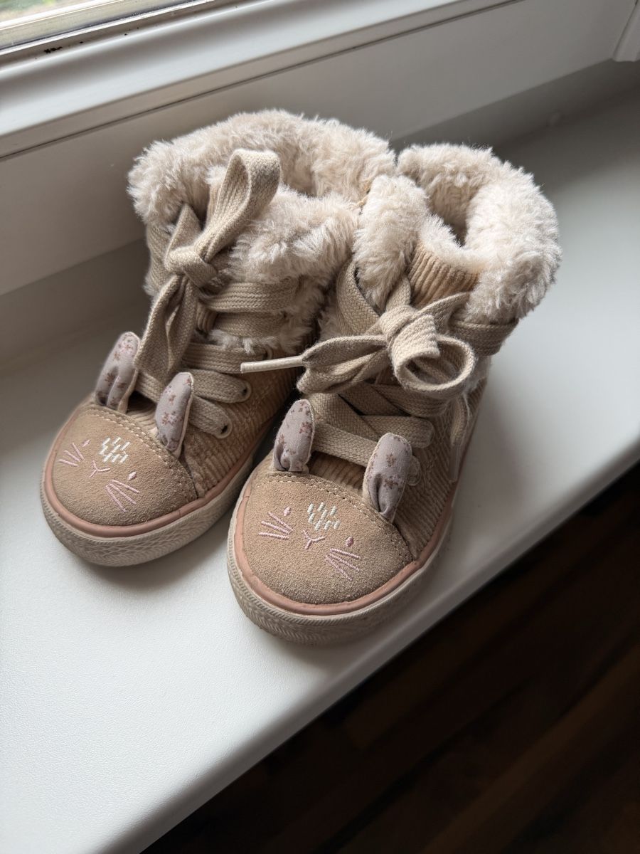 Next Schuhe für Mädchen: High-Top-Sneaker mit Fellfutter, beige, Größe 24 – Gebraucht aus Pieterlen von rafaela_bento 1