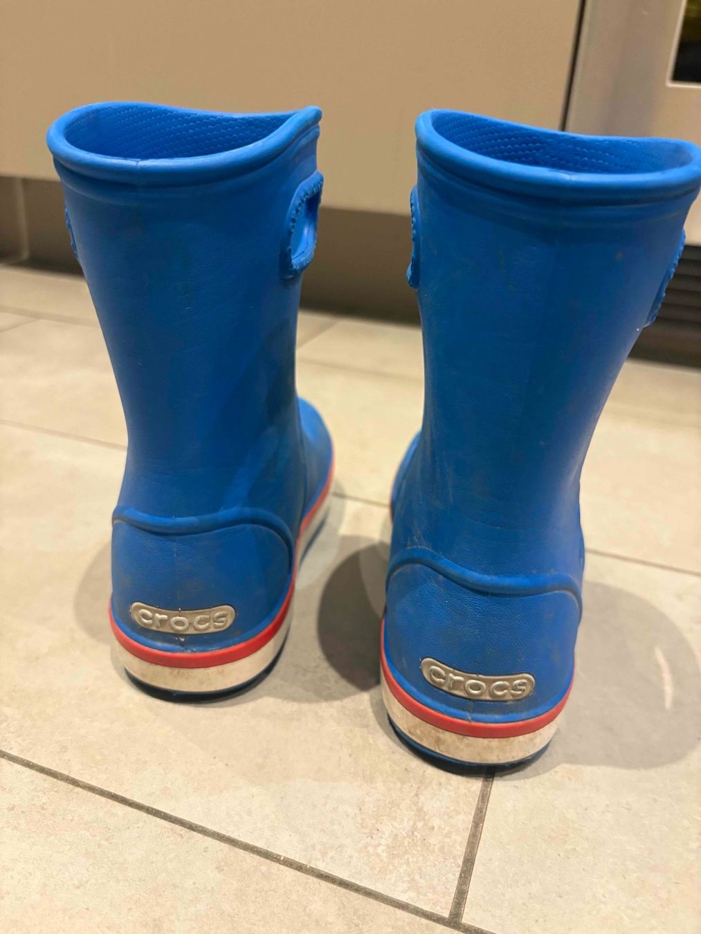 Crocs Chaussures garçon: Crocs Kindergummistiefel – D'occasion à Baar par antalt 1