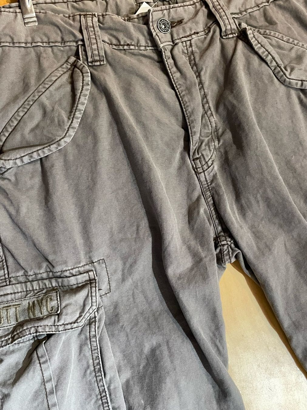 Schott Pantaloni: SCHOTT BROS. CARGO SHORTS SZ: 32 – Usato da Cortaillod venduto da Stay_Alive_vintage 2