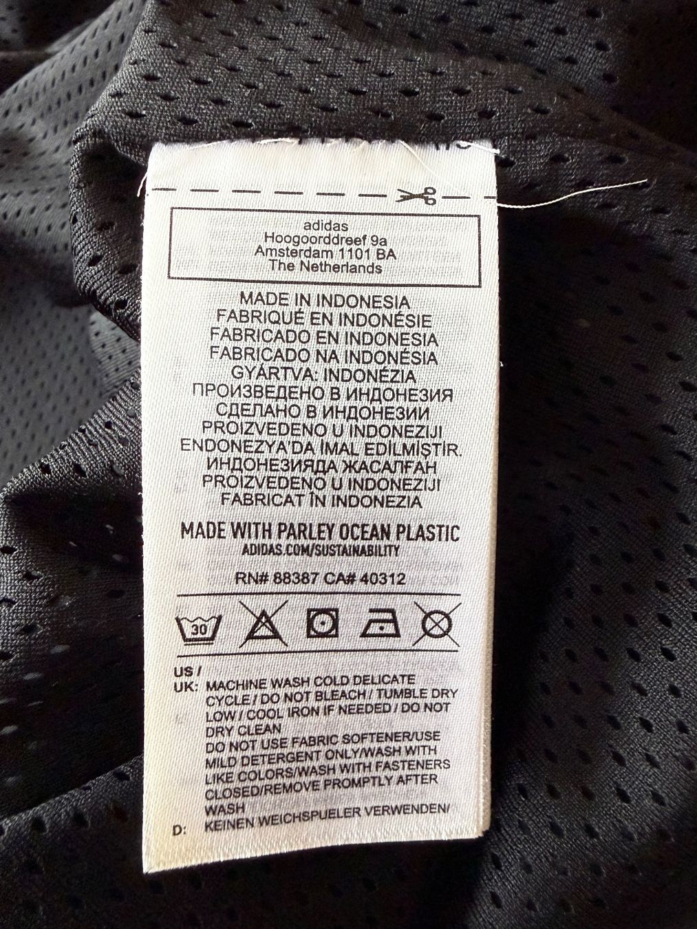 Adidas Giacche: Adidas Sportjacke, Schwarz, Grösse S – Usato da Luzern venduto da sqimxens 3