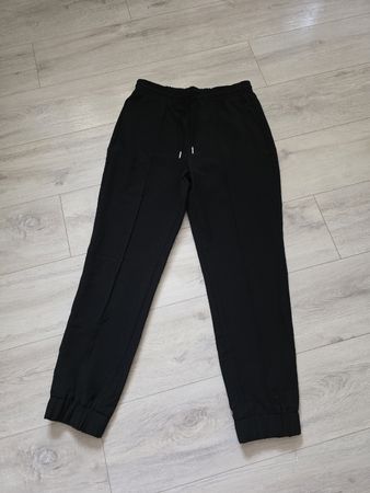 Schwarze Hose Gr. S bequem und elegant neuwertig