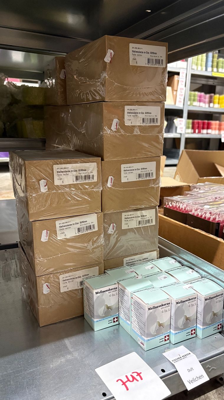 Candele: 747 Posten Wellnesskerzen "Durft Veilchen" aus Liquidation – Nuovo (secondo la descrizione) da Derendingen venduto da Meisterstuecke 1