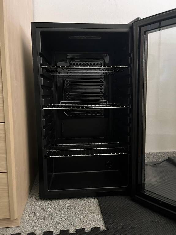 Kühlschrank: Kühlschrank mit Glastür – Gebraucht aus Gommiswald von powerlift 2