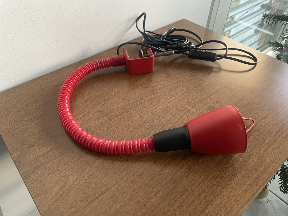 Lampade: Lampe de Bureau Vintage Rouge à Fixer – Usato da Vallamand venduto da Bricbracbroc82 1