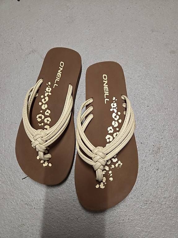 Scarpe per ragazze: Sandalen & Flip Flops Grösse 34/35 – Usato da Tägerwilen venduto da melaniedu 2