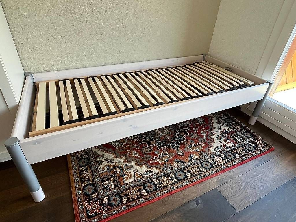 Letti: Flexa Bettrahmen 90x200 + Lattenrost Ikea Star – Usato da Münsingen venduto da Koshka