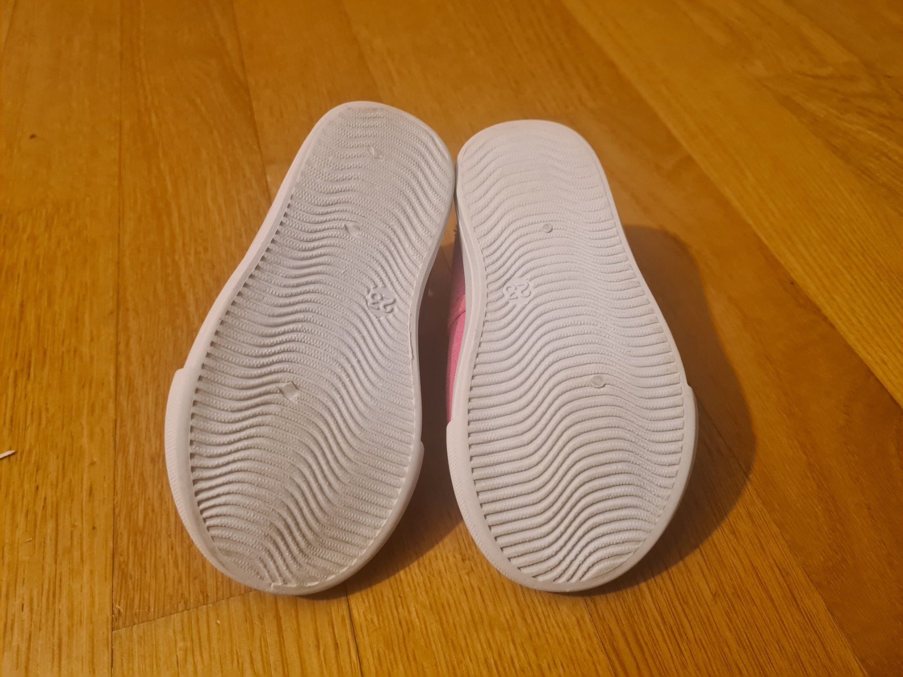 Scarpe per ragazze: Hausschuhe Gr 23 – Usato da Zumikon venduto da daryona 2