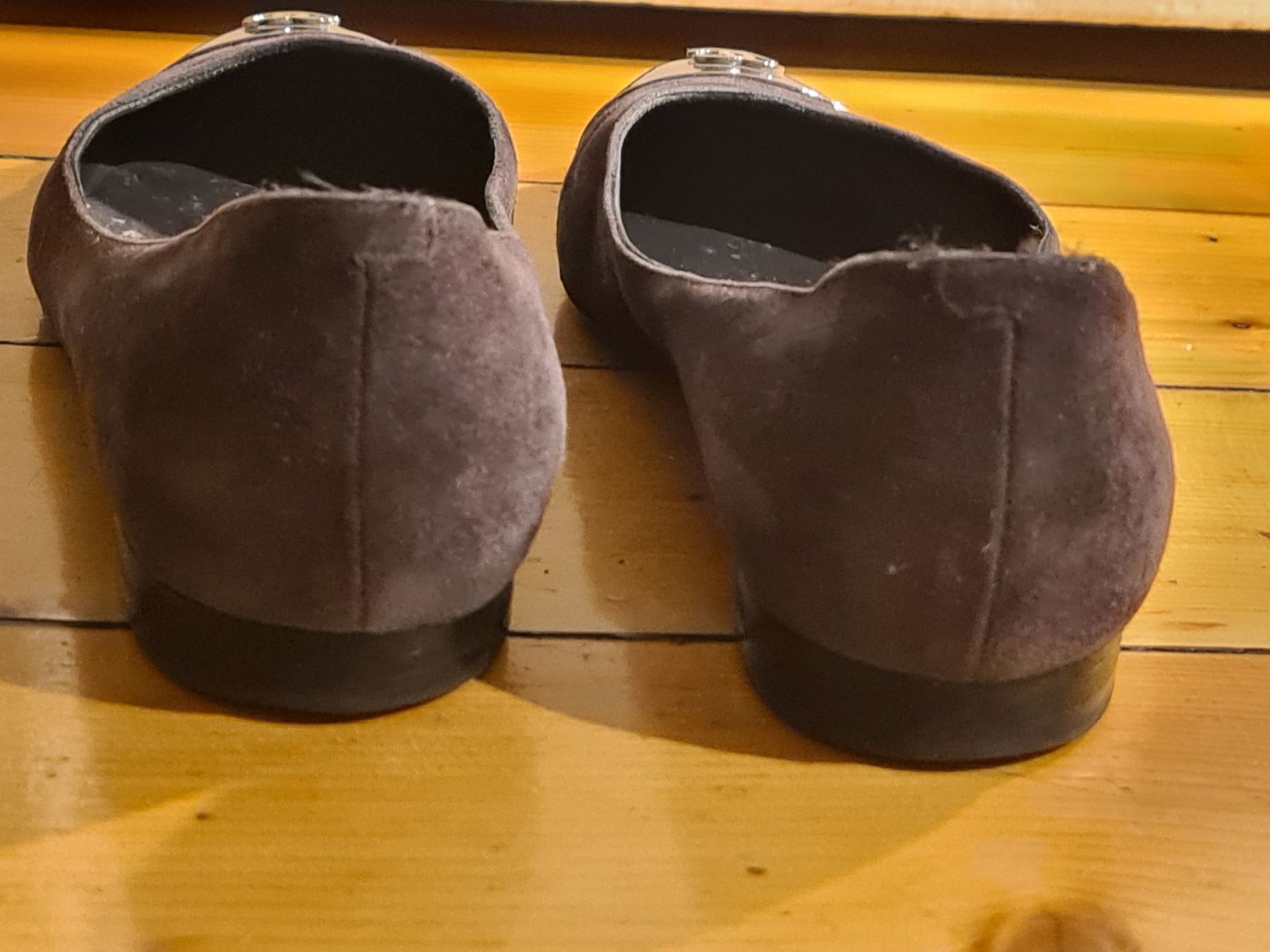 Chanel Scarpe da donna: Ballerines Chanel en daim suède gris 36 – Usato da Genève venduto da Tresor305 2