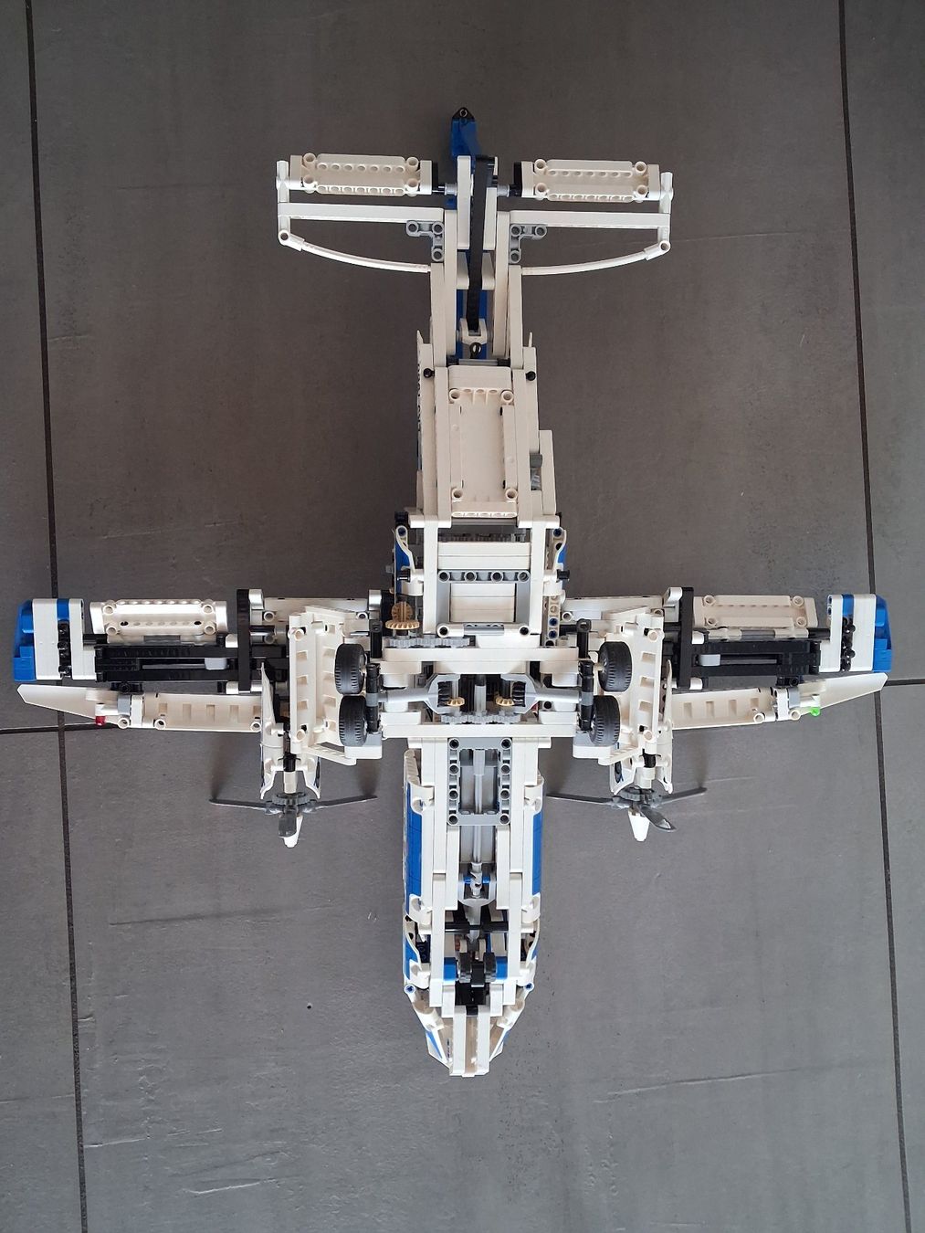 Lego Kit di costruzioni: LEGO avion cargo 42025 – Usato da Thierrens venduto da Tbox 4