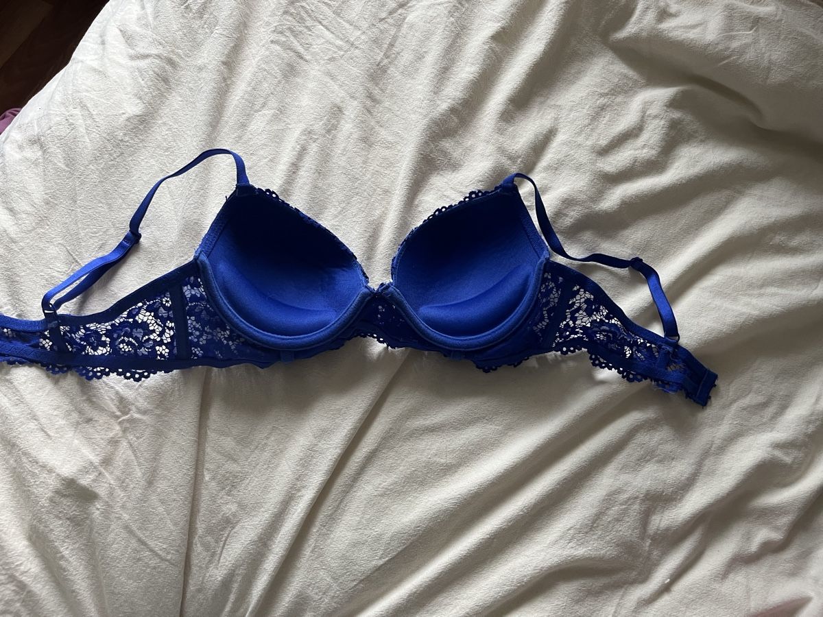 Altra biancheria intima: Blauer Spitzen BH, Grösse 75B - Sommerlicher Hingucker! – Usato da Romanshorn venduto da Luette19 2