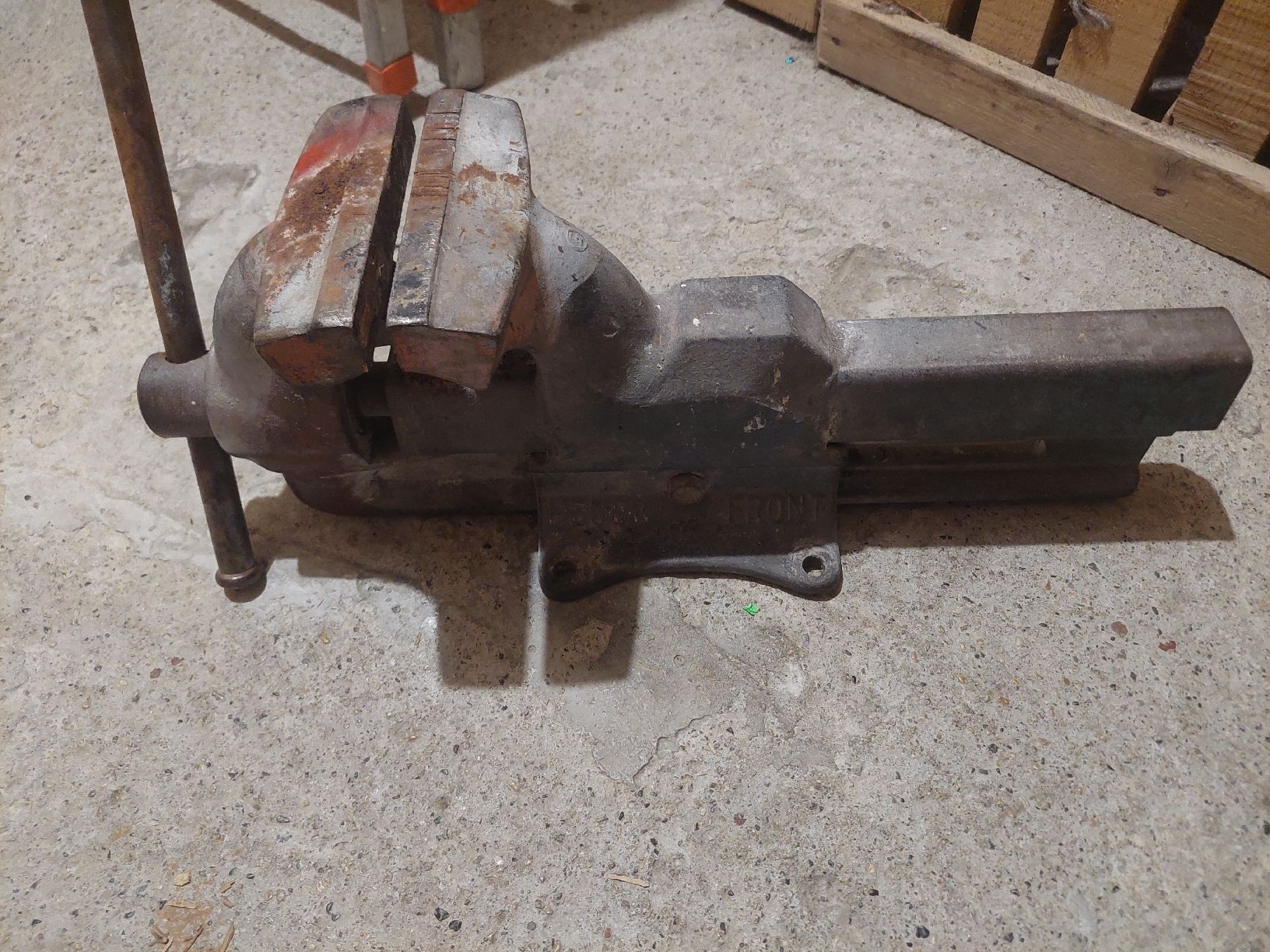 Tutti gli attrezzi: etau Heuer-Front 55cm longueur – Usato da La Chaux-de-Fonds venduto da Ric_m628