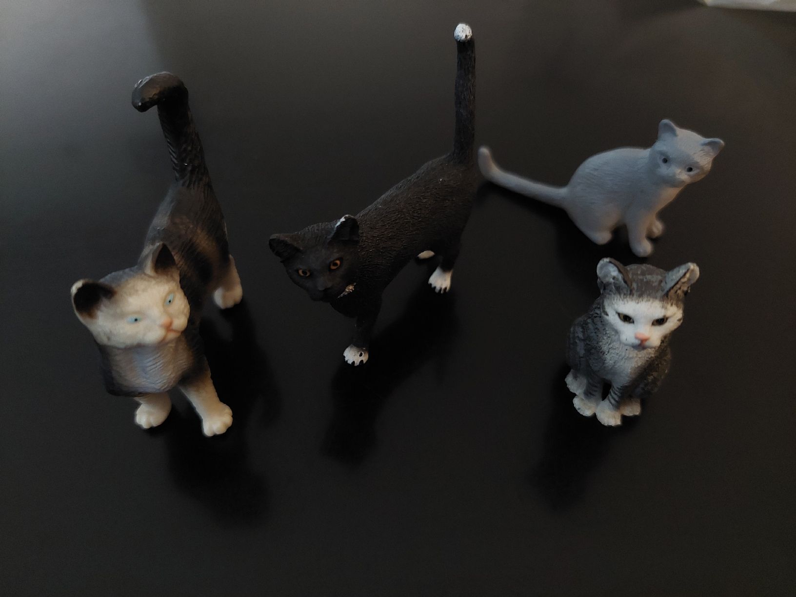 Schleich Statuette: 4 Kätzchen ( 2 Schleich  Katzen) – Usato da Zetzwil venduto da lanst08