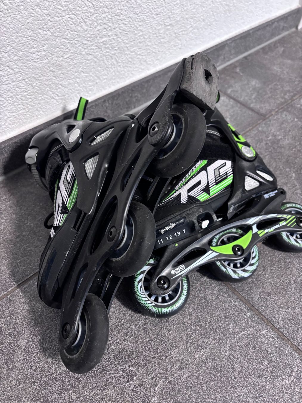 Pattini in linea & Pattini a rotelle: Rollerblades Grösse 28-32 – Usato da Hasle LU venduto da Monikazu 1