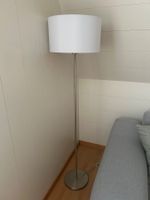 Weisse Stehlampe, guter Zustand