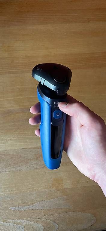 Philips Rasierapparate & Rasierklingen: Philips Rasierer 5000 Series blau neuwertig – Gebraucht aus Basel von lukas.krischker 2