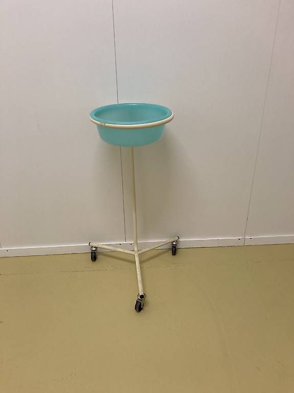 Altro in Decorazioni & Accessori: Retro Ständer mit Bechen – Usato da zürich venduto da Apfel2 1