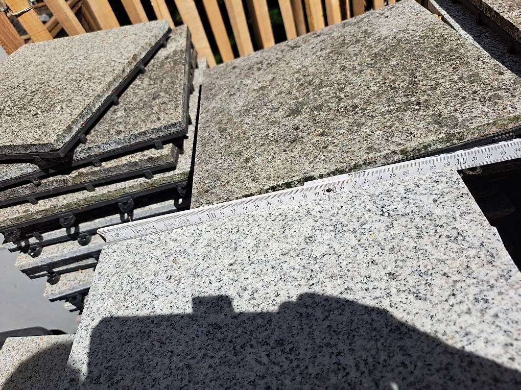 Bodenbeläge: Gartenplatten abzugeben – Gebraucht aus Aarau von LenaMueller 1