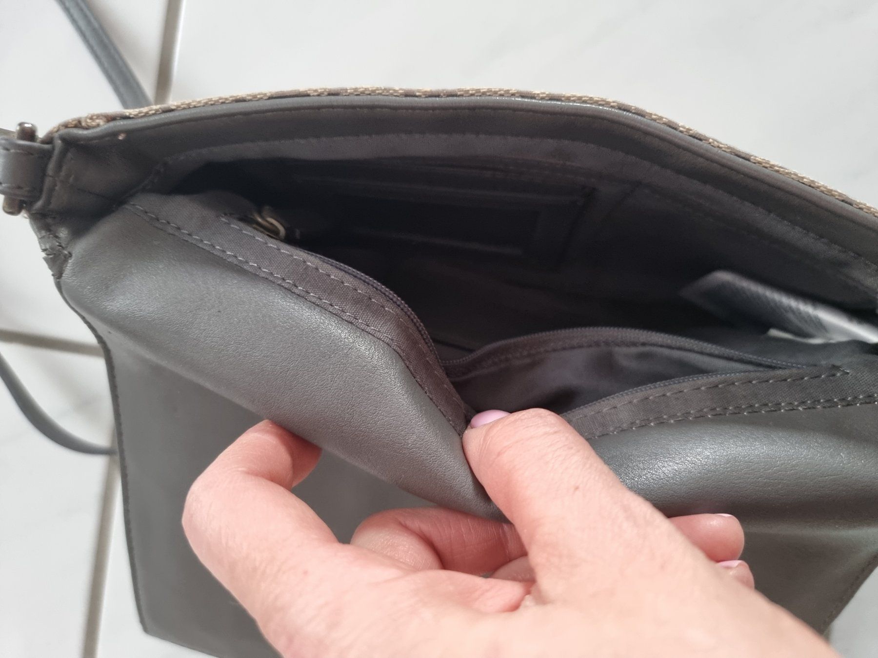 Calvin Klein Borse da donna: Tasche Calvin Klein – Usato da Wetzikon ZH venduto da cid_veronika 3