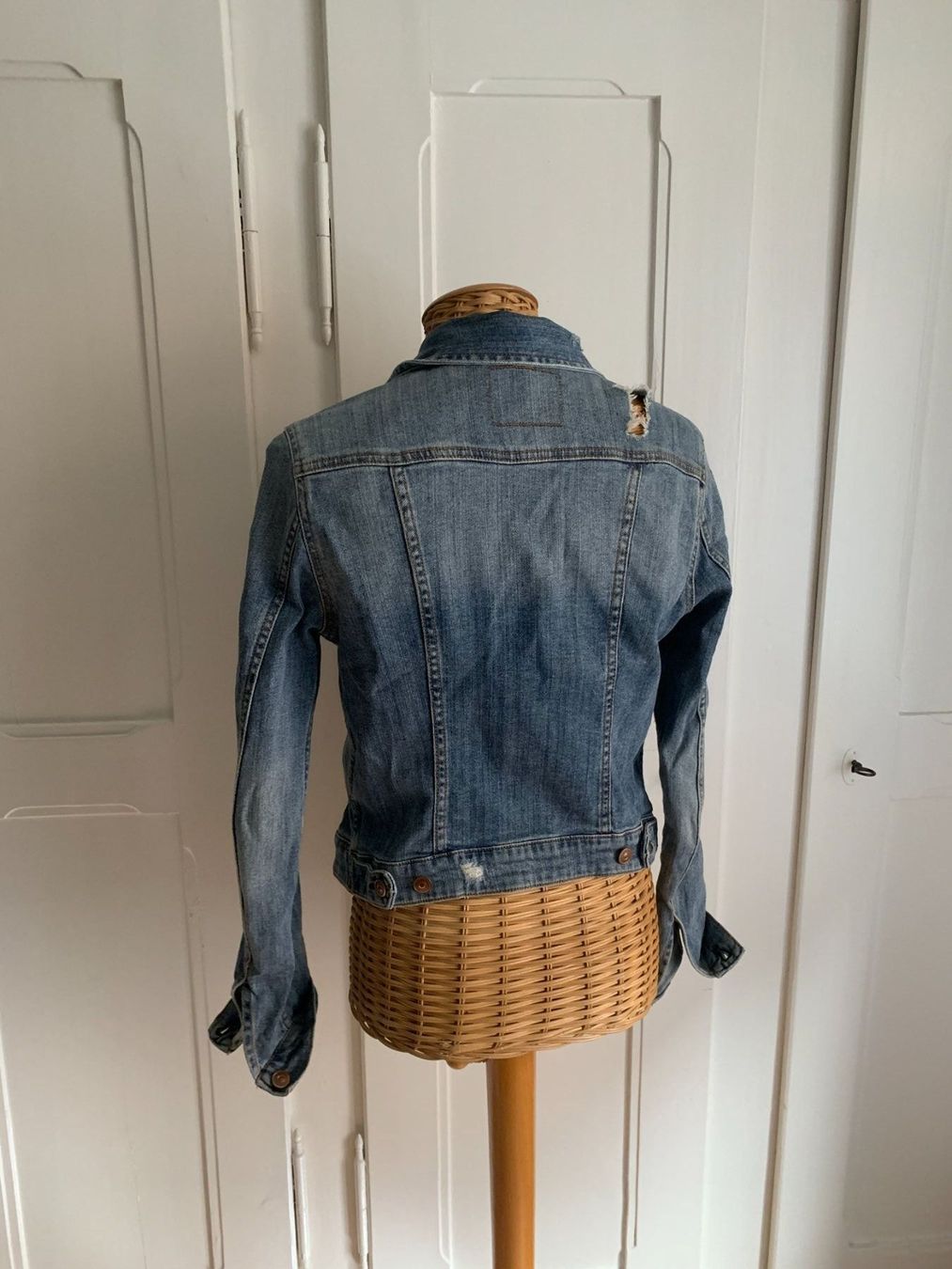 H&M Giacche: Jeansjacke blau - 36 – Usato da Zürich venduto da Diazaio 2
