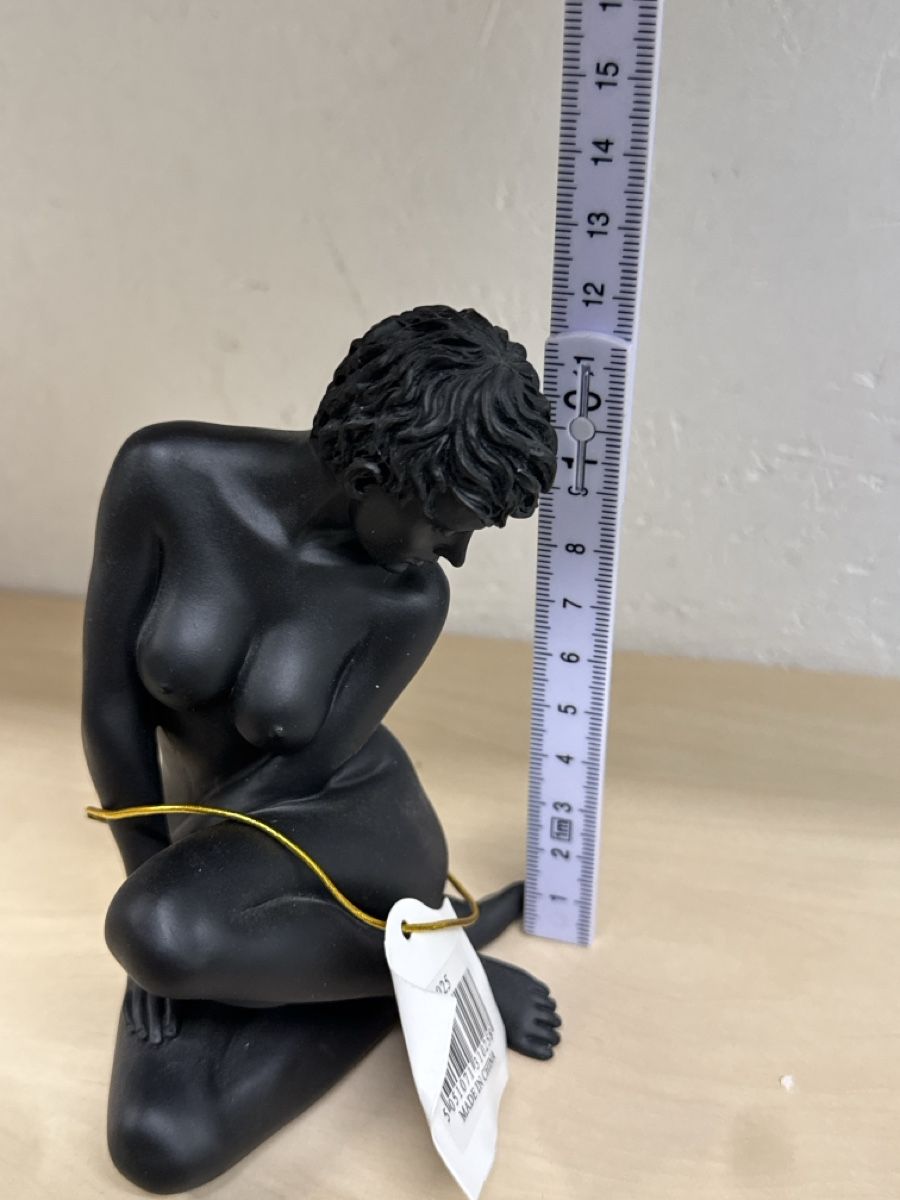 Statuette: Schwarze Frauenfigur "Studio Collection" Neu mit Box! – Nuovo (secondo la descrizione) da Herisau venduto da Lf_ 2