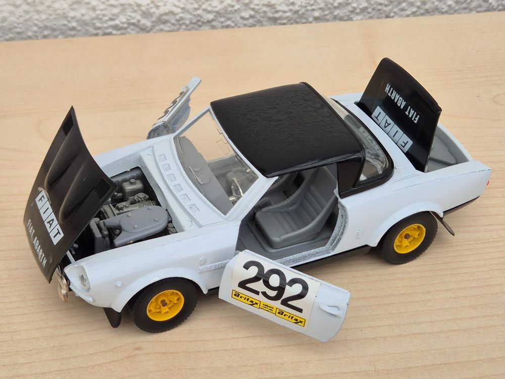 Fiat 124 Sport Spider Abarth UNIKAT BBURAGO 1:24 | Acheter sur Ricardo