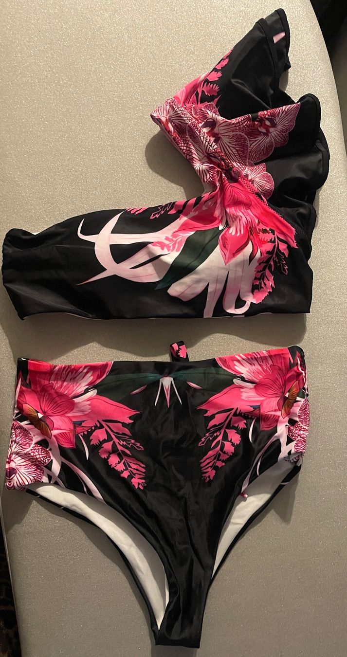 Lotti di vestiti: 4 Bikinis Gr.L – Usato da Obfelden venduto da 3zwerge 3