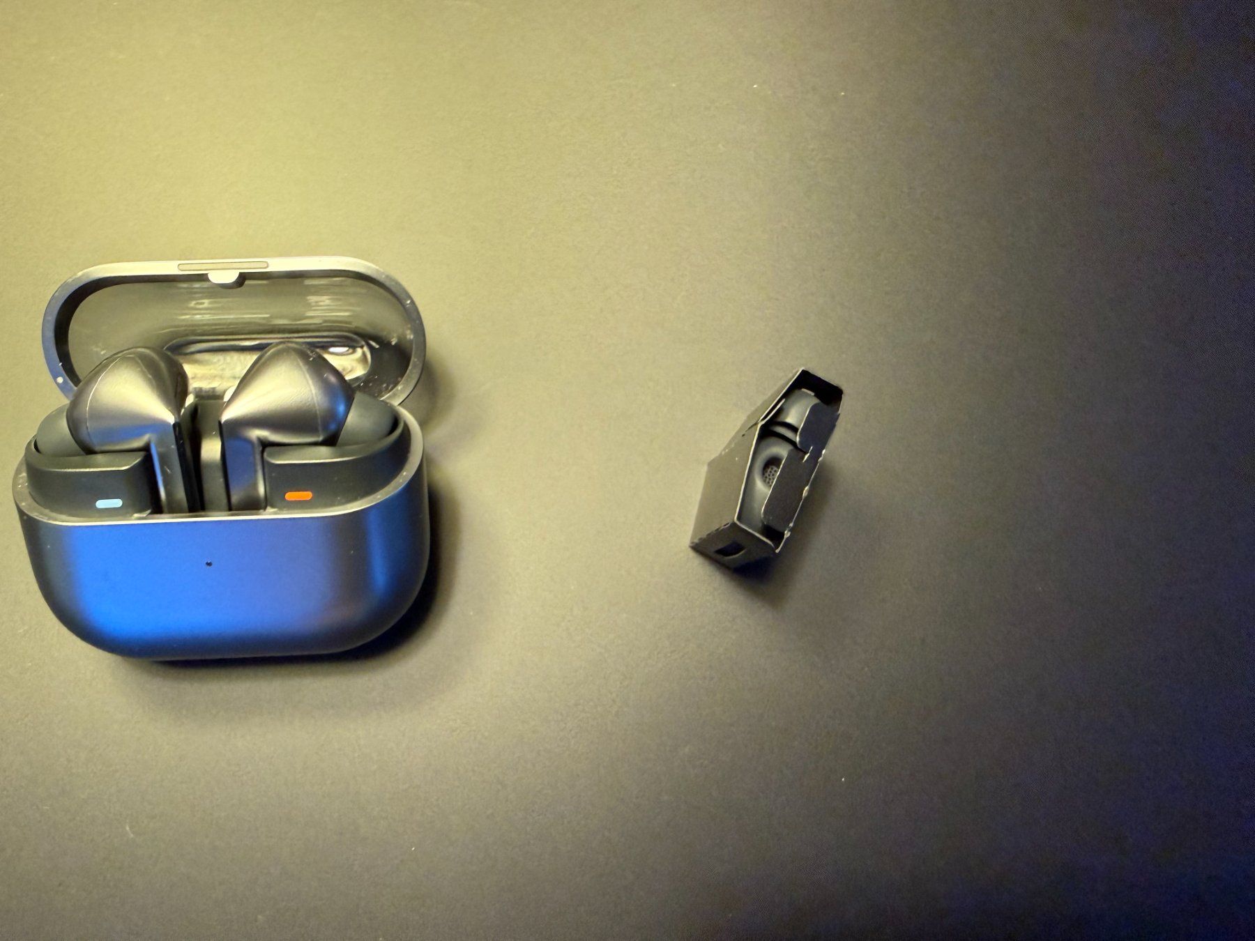 Casques audio: Samsung Galaxy Buds3 Pro grau mit Ladecase – D'occasion à Jonen par giuco 1