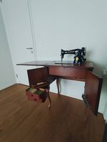 Singer Vintage Nähmaschine mit Tisch