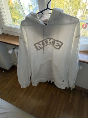 Nike Kapuzenpullover weiss mit Logo akzeptabler Zustand