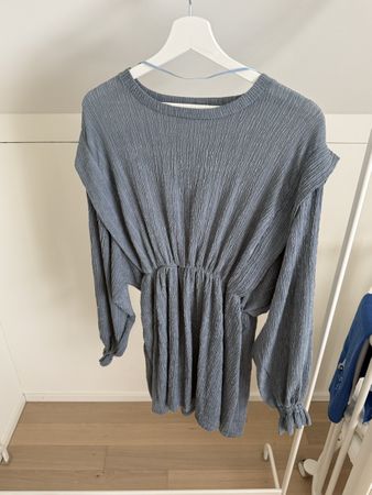 Sommerliches Blusenkleid in Grau-Blau, Grösse S