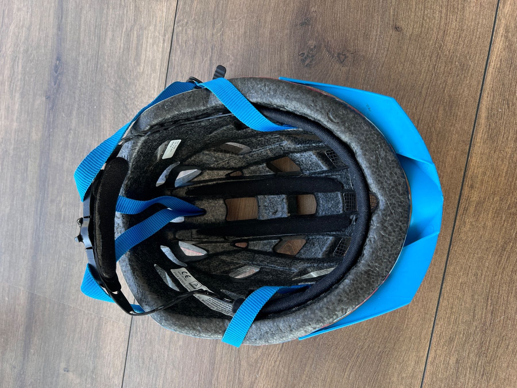 Caschi: Velohelm / Fahrradhelm – Usato da Neerach venduto da Mordilo0 4