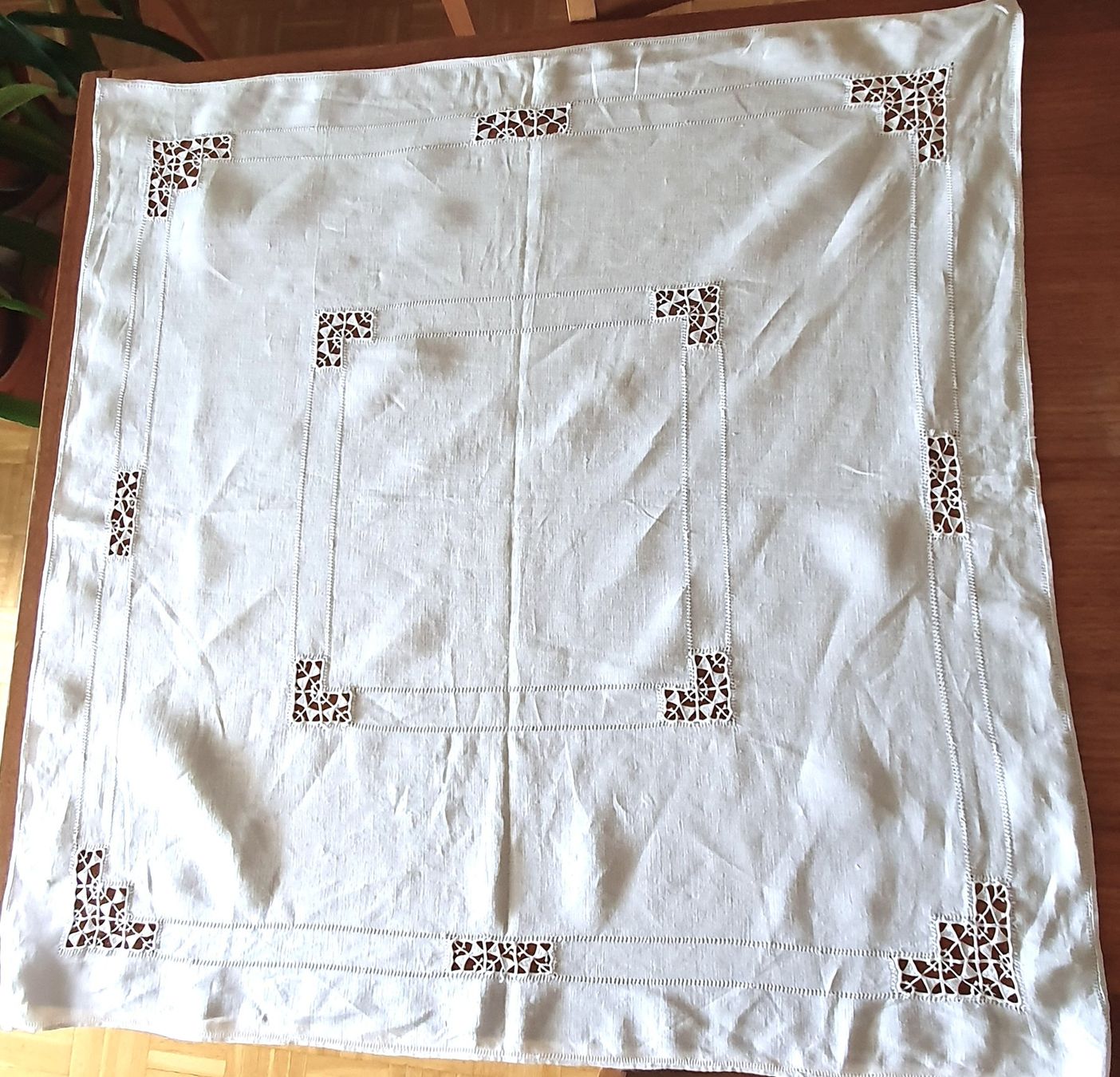 Sonstige Tischwäsche: Ancienne nappe carrée, 85 x 85 cm – Gebraucht aus Lausanne von venise001 4