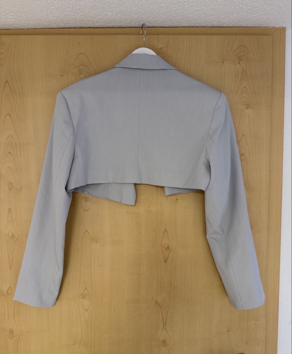 Bershka Completi & Tailleur: BERSHKA KURZBLAZER HELLGRAU – Usato da Rorschach venduto da Tara234 2