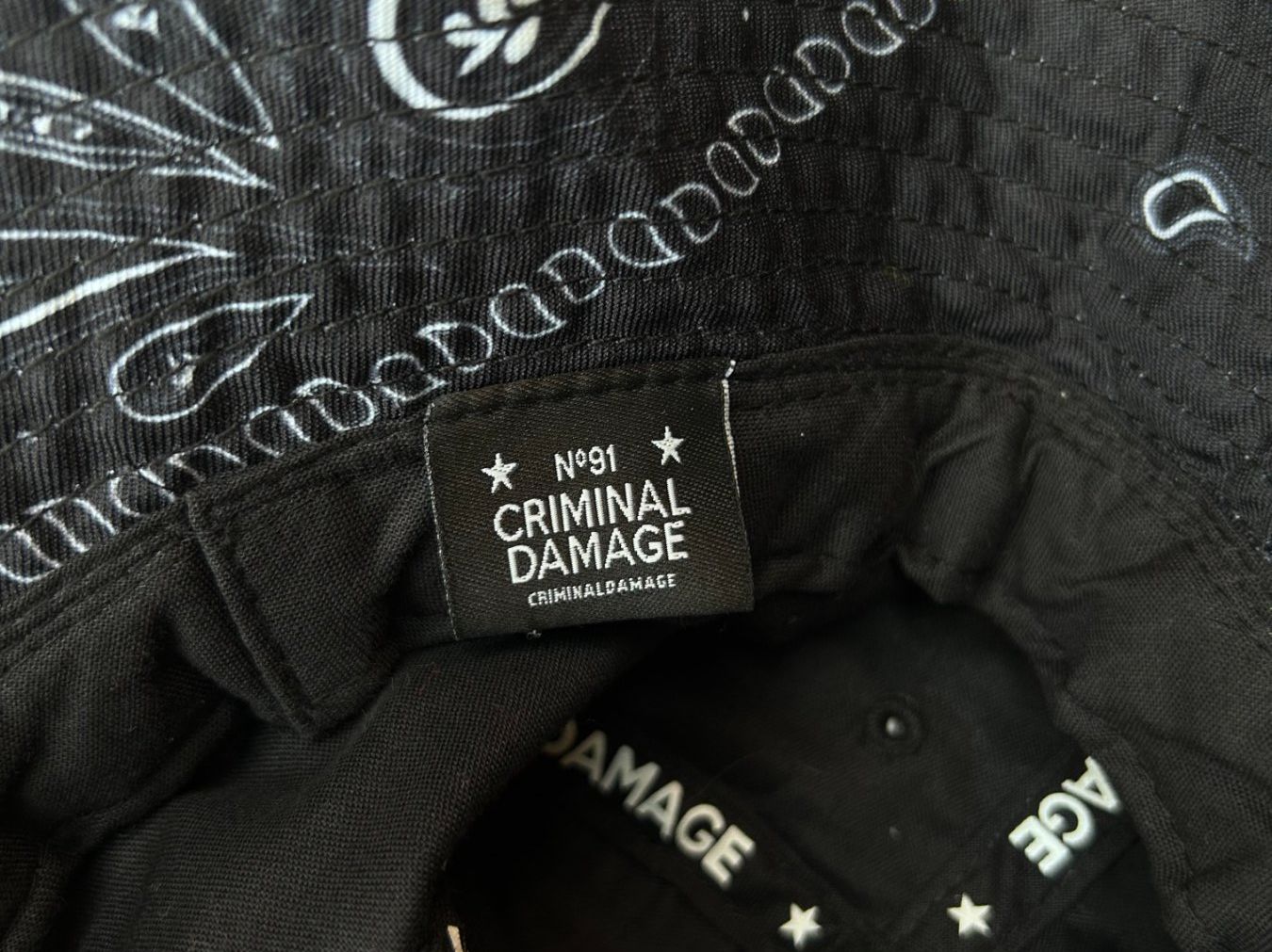 H&M Chapeaux, bonnets & casquettes: Criminal Damage Bucket Hat – D'occasion à St. Gallen par look-twice 5