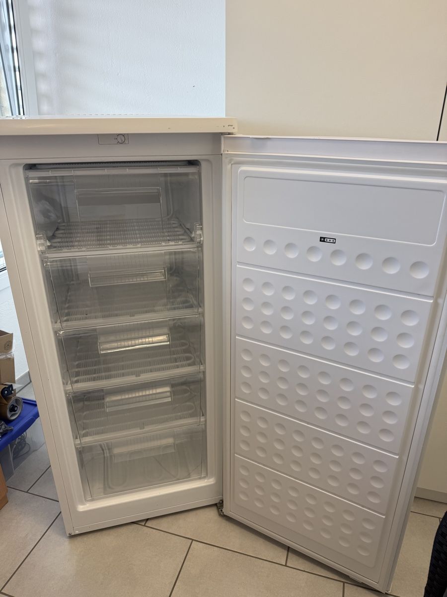 Congélateurs: Tiefkühlschrank  – D'occasion à Gränichen par DollarMan55 3