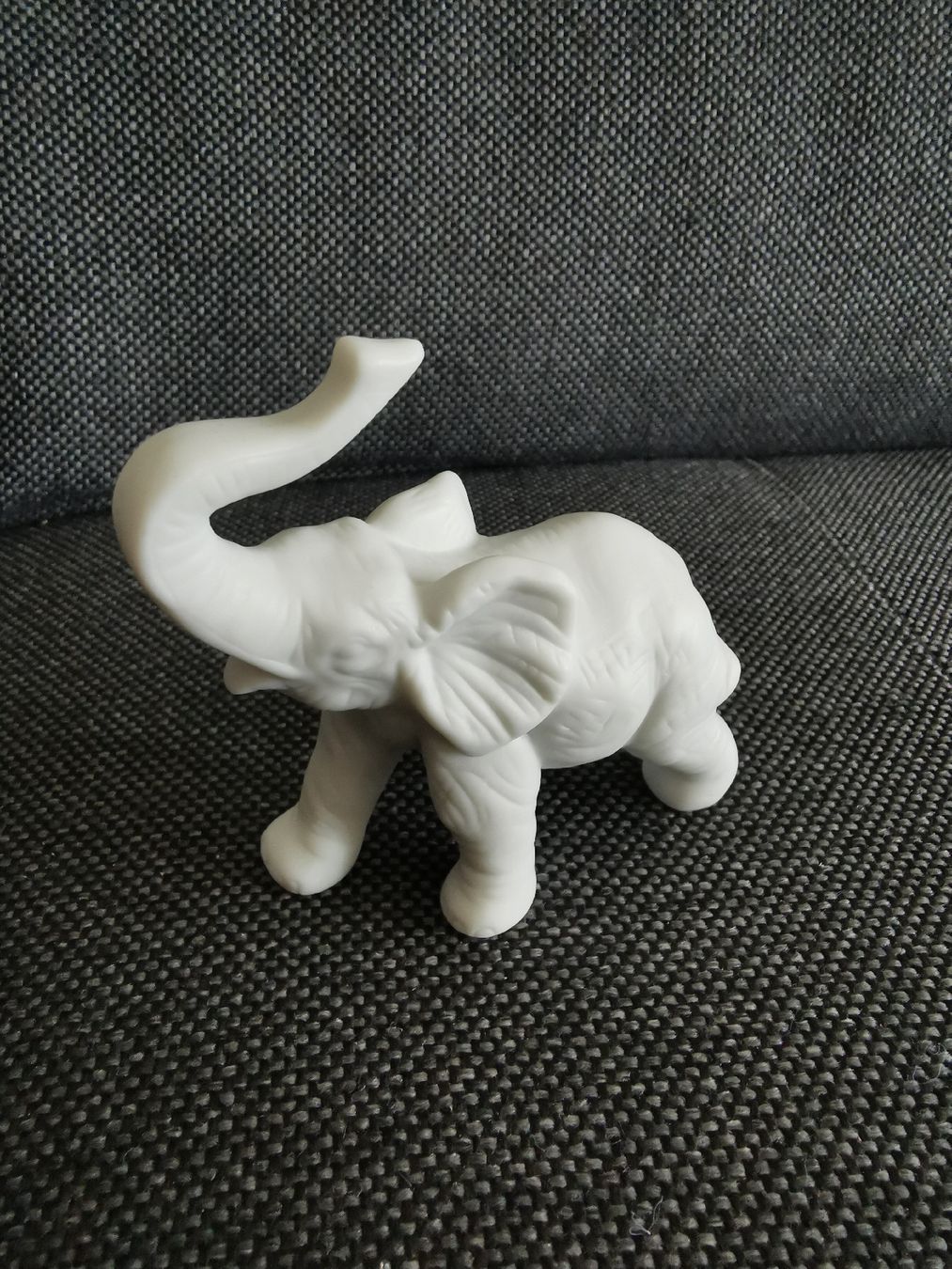 Rosenthal Statuette: Elefant Porzellan Rosenthal – Usato da Buchs SG venduto da and_s6ps 6