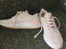 NIKE Schuh sehr leicht 37 für 12.--Fr