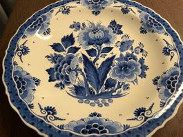 Vintage Wandteller Porcelyne Fles: Handbemalt & signiert.