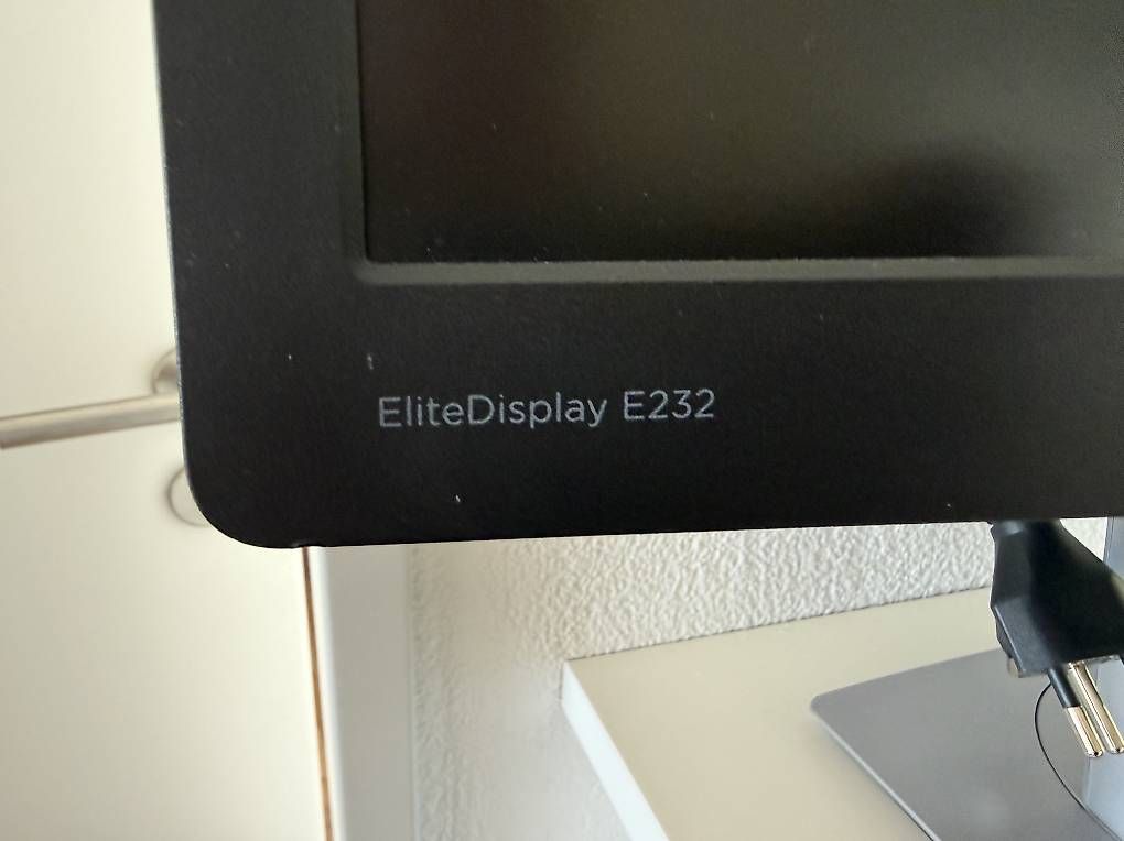 Monitor: PC Monitor hp e232 – Usato da Oberhofen Thun'see venduto da rom_k2hg