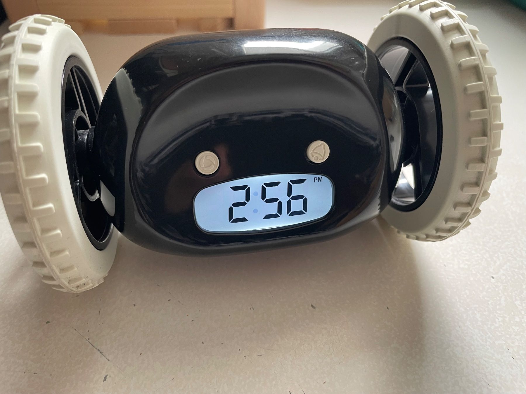 Clocky Sveglie: Clocky Digitaler Weglauf-Wecker auf Räder, schwarz – Usato da Winterthur venduto da moschtli20