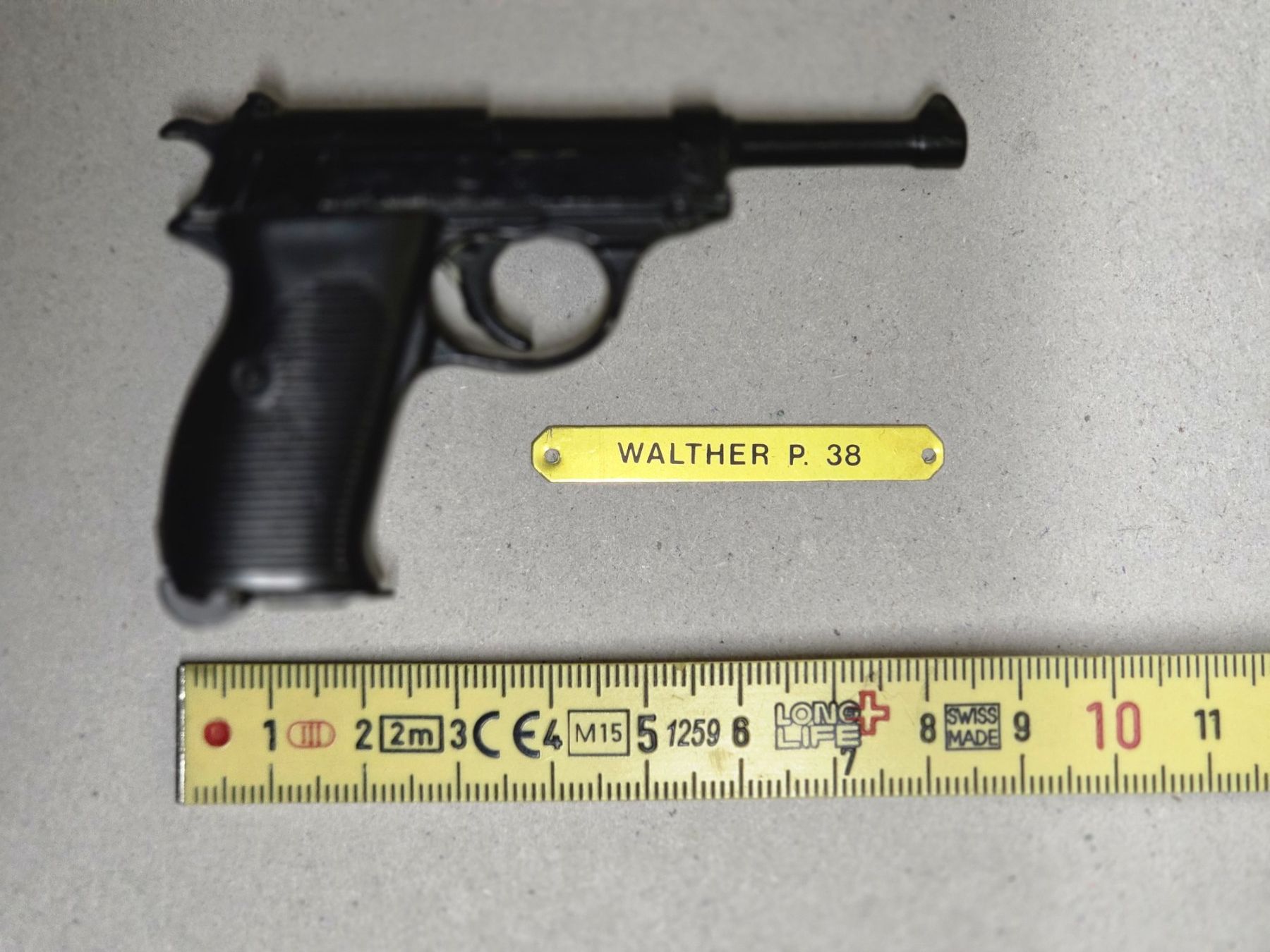 Schweizer Armee Kit di modellismo & Modellini statici: Miniature pistolet Walther P 38 – Usato da Choëx venduto da Solmo51 3