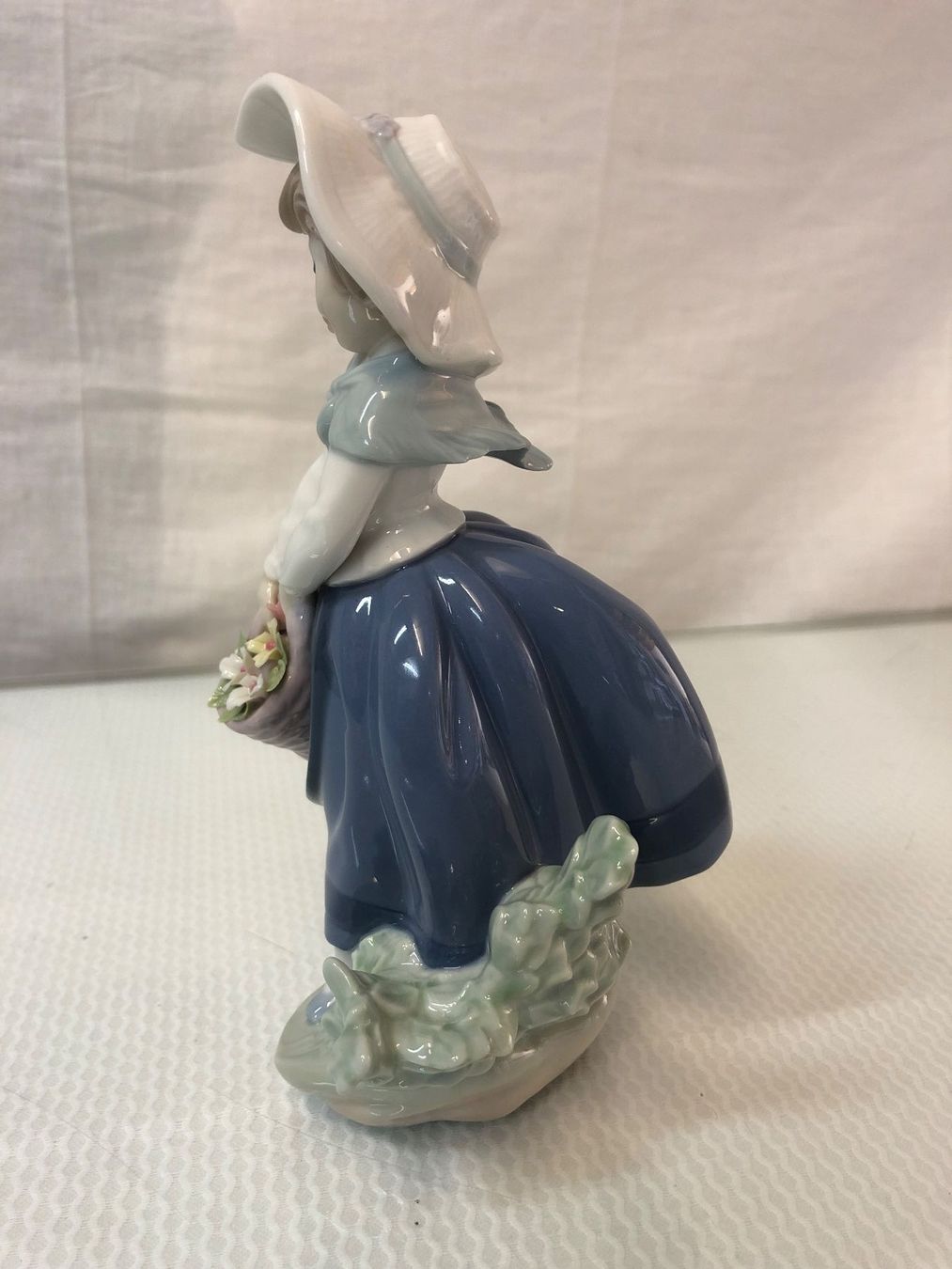 Lladro Statuette: LLADRO Figur Kleines Mädchen mit Korbtasche 5222 – Usato da Brunnen venduto da Allerwaren 4